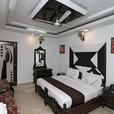Oyo 11201 Near Bhikaji Cama Place